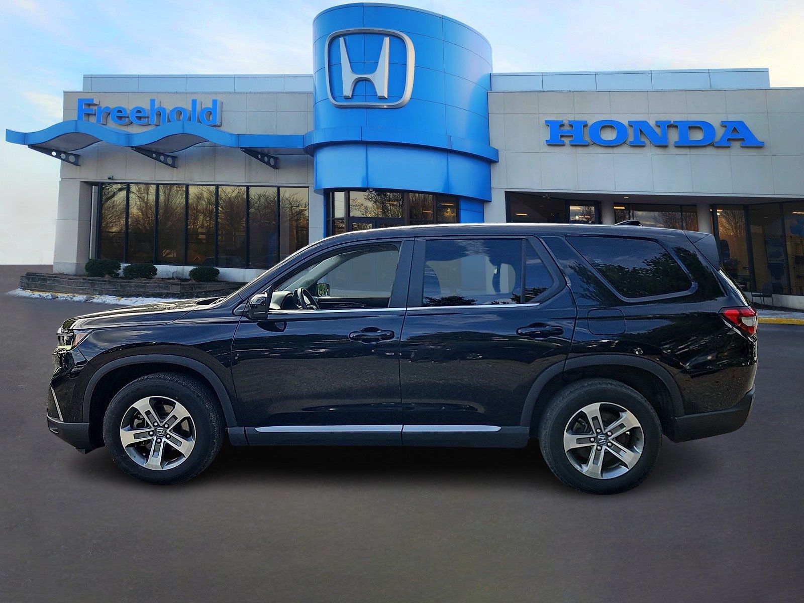Used 2023 Honda Pilot EX-L image 4