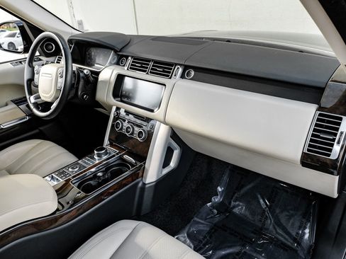 Used 2017 Land Rover Range Rover HSE AWD/4WD image 12