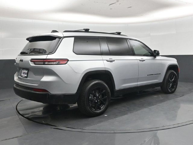 Used 2025 Jeep Grand Cherokee L Altitude RWD image 3