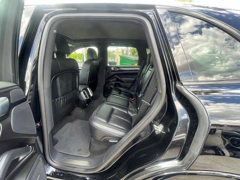 Used 2017 Porsche Cayenne Platinum Edition w/ Premium Package (PJV) AWD/4WD image 19