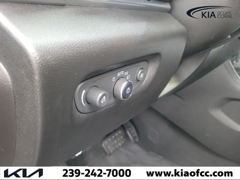 Used 2019 Chevrolet Traverse LT FWD image 27