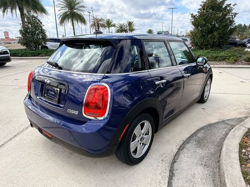 Used 2017 MINI Cooper 4-Door Hardtop image 3