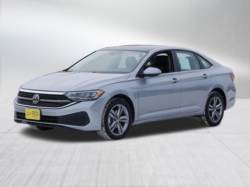 Used 2024 Volkswagen Jetta SE image 3