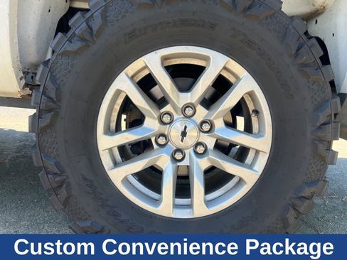 Used 2018 Chevrolet Silverado 1500 Custom w/ Custom Convenience Package AWD/4WD image 9