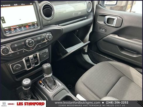 Used 2022 Jeep Wrangler Unlimited Sahara w/ LED Lighting Group AWD/4WD image 32
