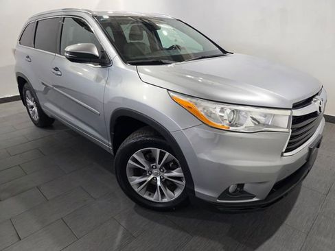 Used 2014 Toyota Highlander XLE AWD/4WD image 7