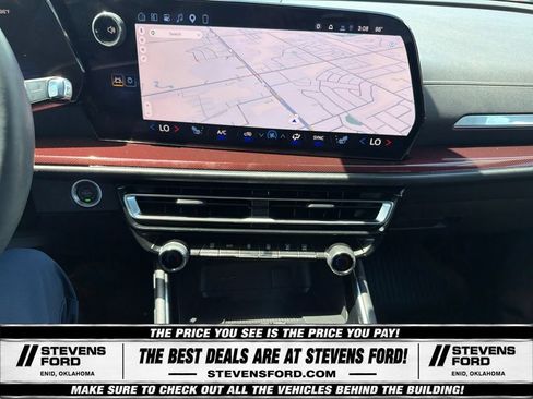 Used 2025 Chevrolet Traverse Z71 w/ Enhanced Driving Package AWD/4WD image 29