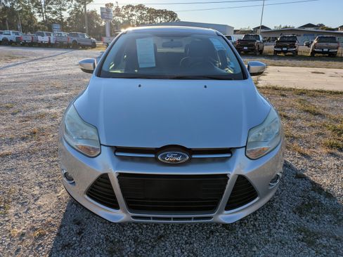 Used 2014 Ford Focus SE w/ SE Sport Package image 9