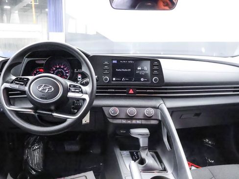 Certified 2023 Hyundai Elantra SE w/ Cargo Package image 25