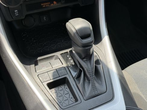 Used 2022 Toyota RAV4 LE FWD image 23