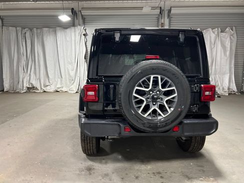 Used 2025 Jeep Wrangler Unlimited Sahara AWD/4WD image 6