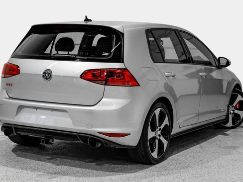 Used 2017 Volkswagen GTI SE FWD image 6