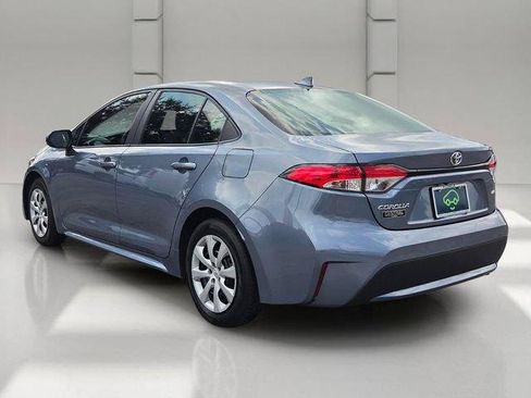 Used 2022 Toyota Corolla LE FWD image 3