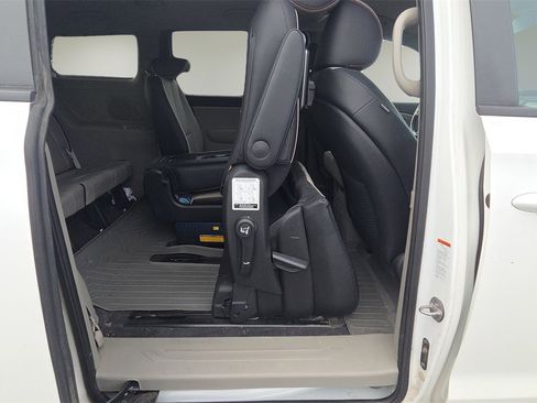 Used 2019 Kia Sedona EX image 26