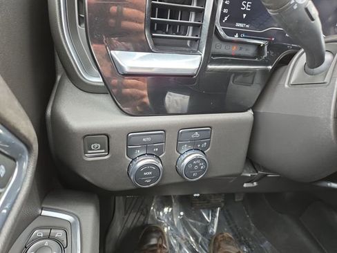 Used 2023 GMC Sierra 1500 Elevation image 24