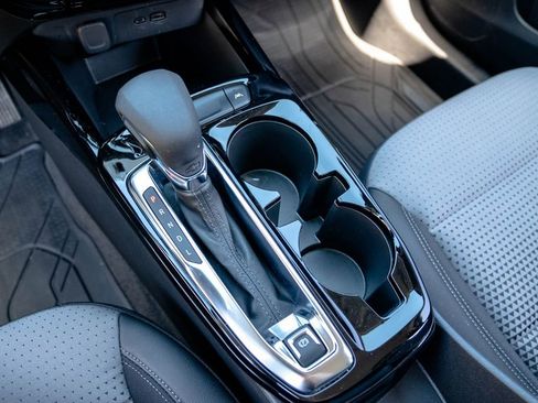 Used 2025 Chevrolet Trax LT w/ Driver Confidence Package image 21