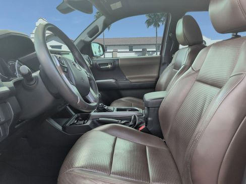 Used 2019 Toyota Tacoma Limited AWD/4WD image 11