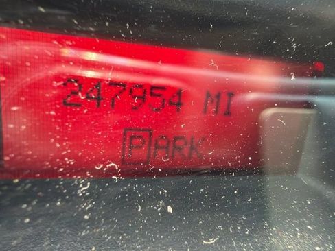 Used 2005 Pontiac Grand Prix w/ Drivers Plus Package FWD image 31