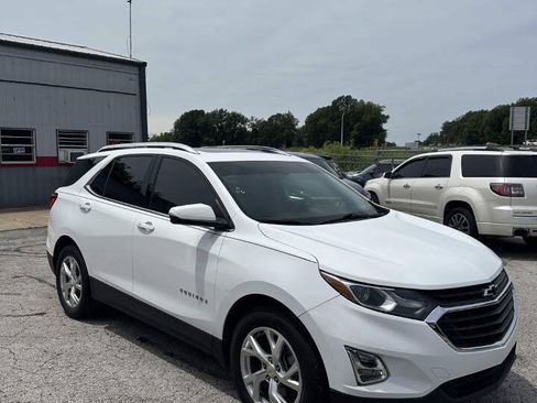 Used 2019 Chevrolet Equinox LT w/ Sun & Navigation Package FWD image 3