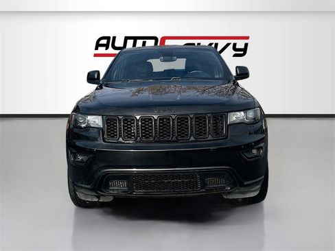 Used 2022 Jeep Grand Cherokee Laredo X image 2