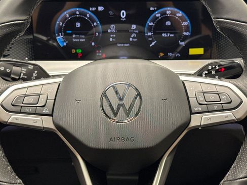 New 2026 Volkswagen Tiguan SE R-Line AWD/4WD image 22