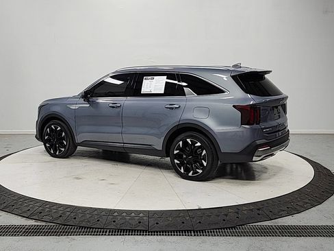 Used 2025 Kia Sorento EX FWD image 6