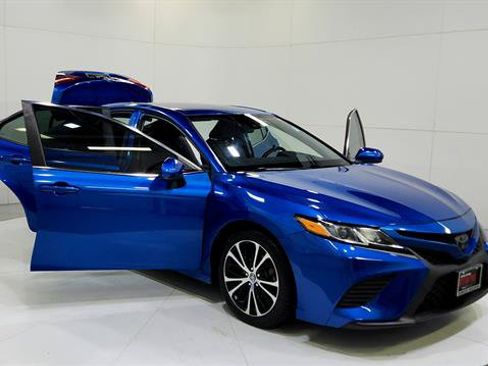 Used 2019 Toyota Camry SE FWD image 10