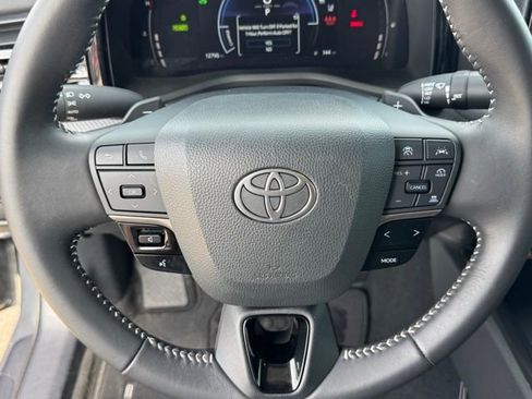 Used 2025 Toyota Camry SE w/ Convenience Package FWD image 17
