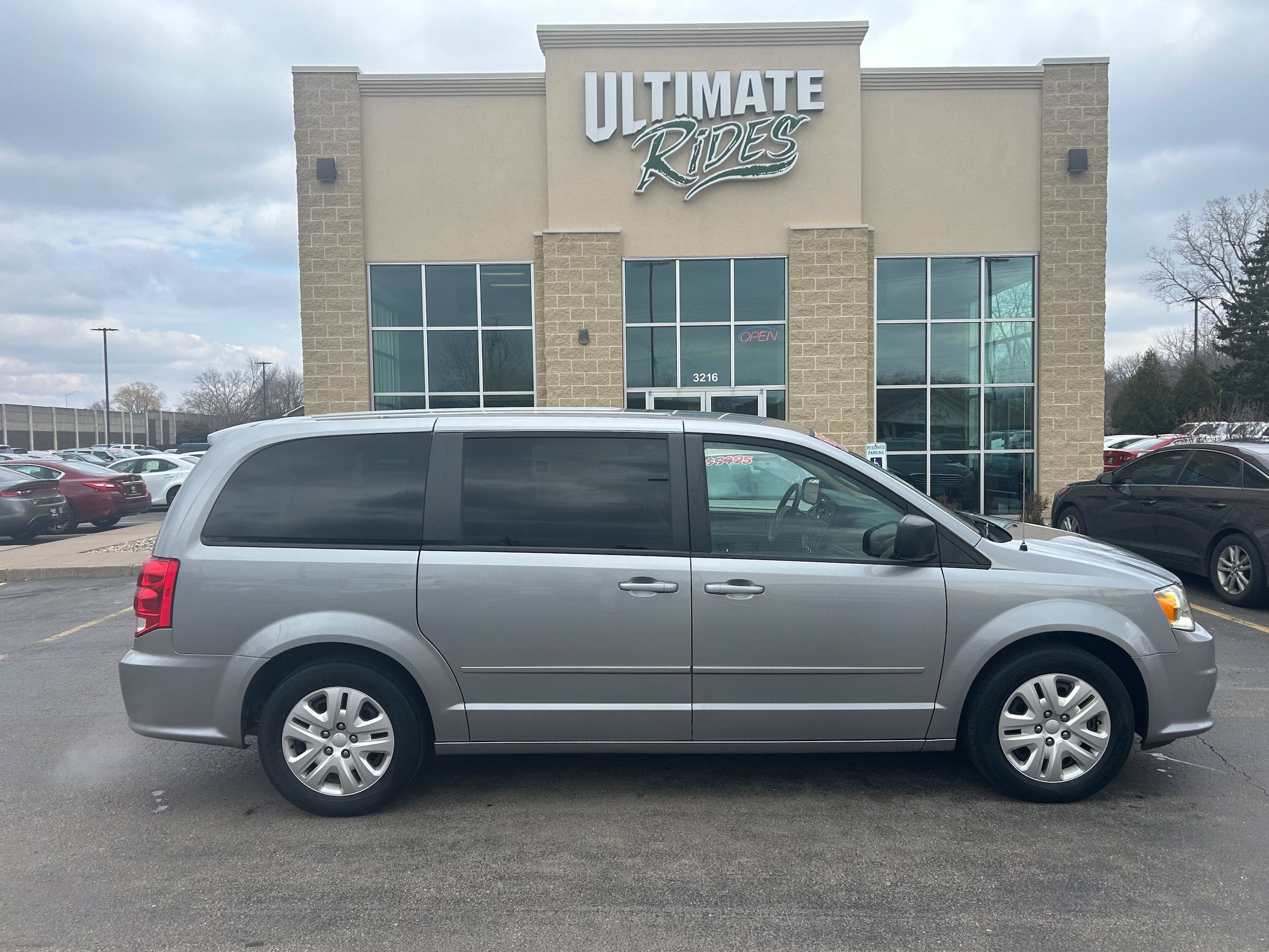 Used 2016 Dodge Grand Caravan SE w/ Quick Order Package 29E SE FWD image 1