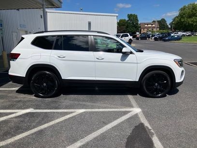 Used 2024 Volkswagen Atlas SE w/ Black Wheel Package