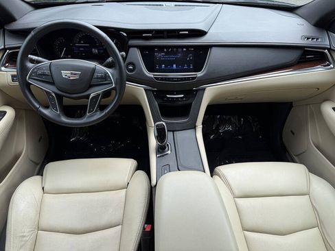 Used 2017 Cadillac XT5 Luxury w/ Driver Awareness Package FWD image 13