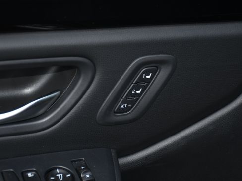 Used 2024 Honda Pilot Touring image 12