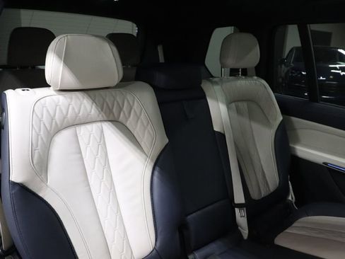 Used 2020 BMW X7 M50i w/ Dynamic Handling Package image 21