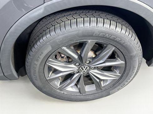 Used 2022 Volkswagen Tiguan SE image 29