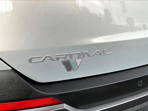 Used 2025 Kia Carnival SX Prestige FWD image 24