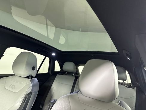 Used 2022 Volkswagen ID.4 Pro S w/ Gradient Package image 12