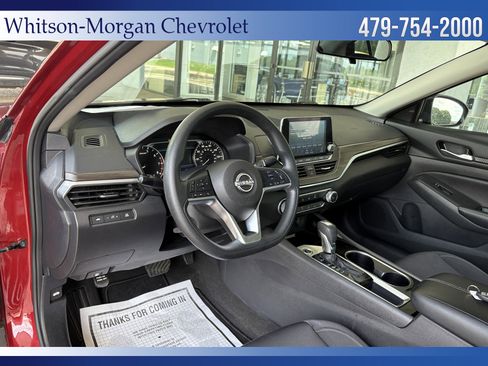 Used 2024 Nissan Altima 2.5 SV FWD image 10
