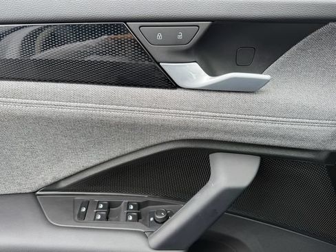 Certified 2025 Volkswagen Tiguan S FWD image 26