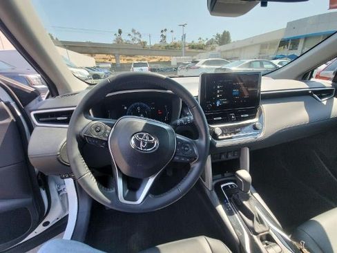 Used 2025 Toyota Corolla Cross XLE w/ Convenience Package AWD/4WD image 11