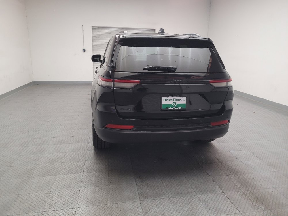 Used 2023 Jeep Grand Cherokee Altitude AWD/4WD image 6