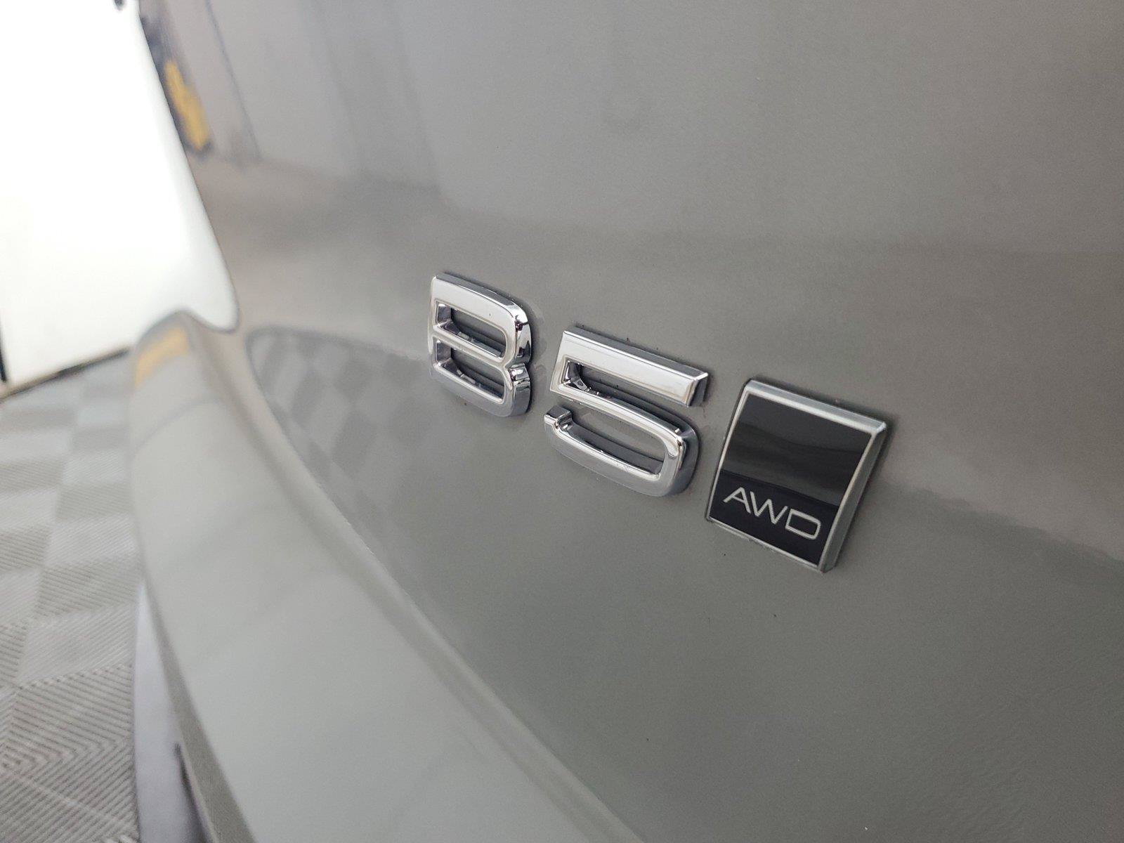 Used 2024 Volvo XC40 B5 Ultimate w/ Protection Package Premier AWD/4WD image 7