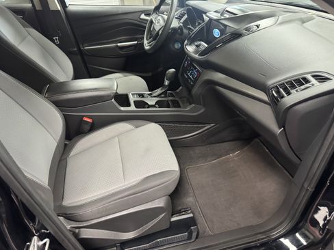 Used 2017 Ford Escape SE w/ Equipment Group 201A FWD image 13