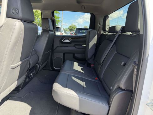 Used 2025 GMC Sierra 1500 SLT AWD/4WD image 13
