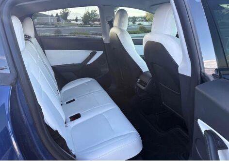 Used 2022 Tesla Model Y Long Range AWD/4WD image 4