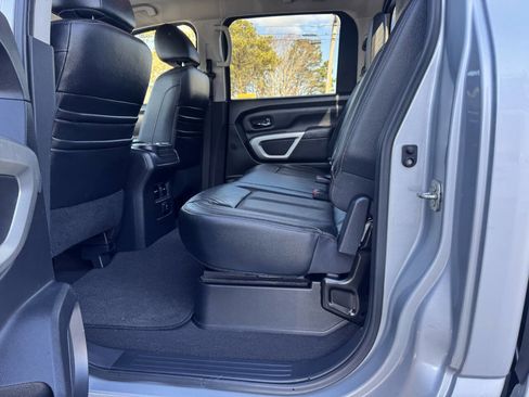 Used 2017 Nissan Titan SL image 30