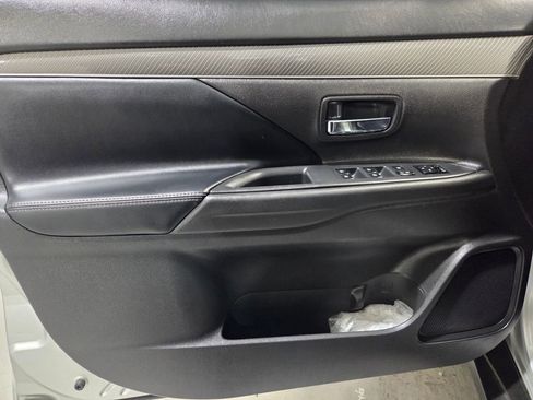 Used 2020 Mitsubishi Outlander SEL image 11