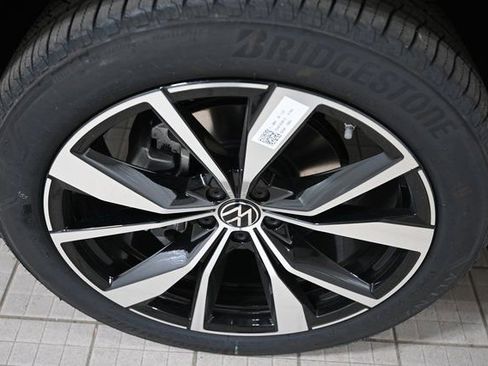 New 2026 Volkswagen Atlas Cross Sport SEL Premium R-Line AWD/4WD image 18