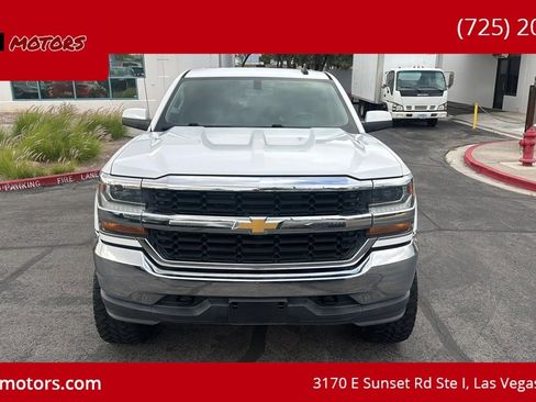 Used 2018 Chevrolet Silverado 1500 LT AWD/4WD image 3