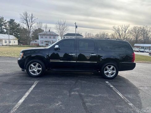 Used 2014 Chevrolet Suburban LTZ image 4