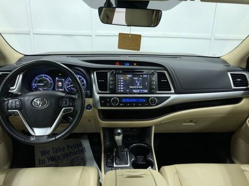 Used 2019 Toyota Highlander XLE image 14